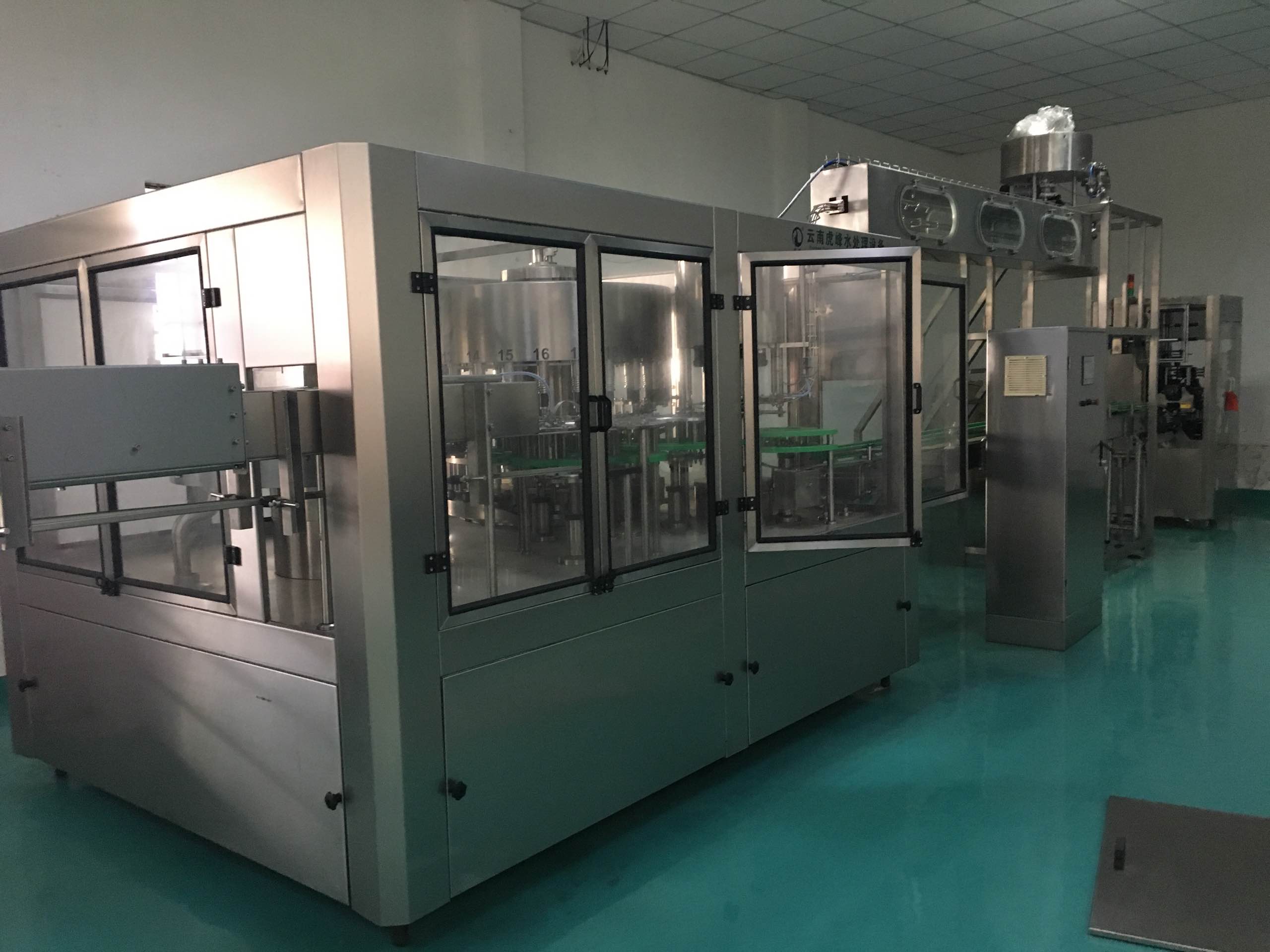 三合一小瓶灌裝設(shè)備